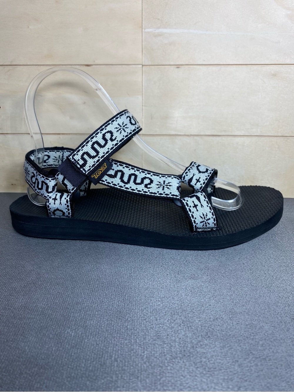 Teva Universal Sandals Snakes Black White Women's Size 7 Shoes 1003987
